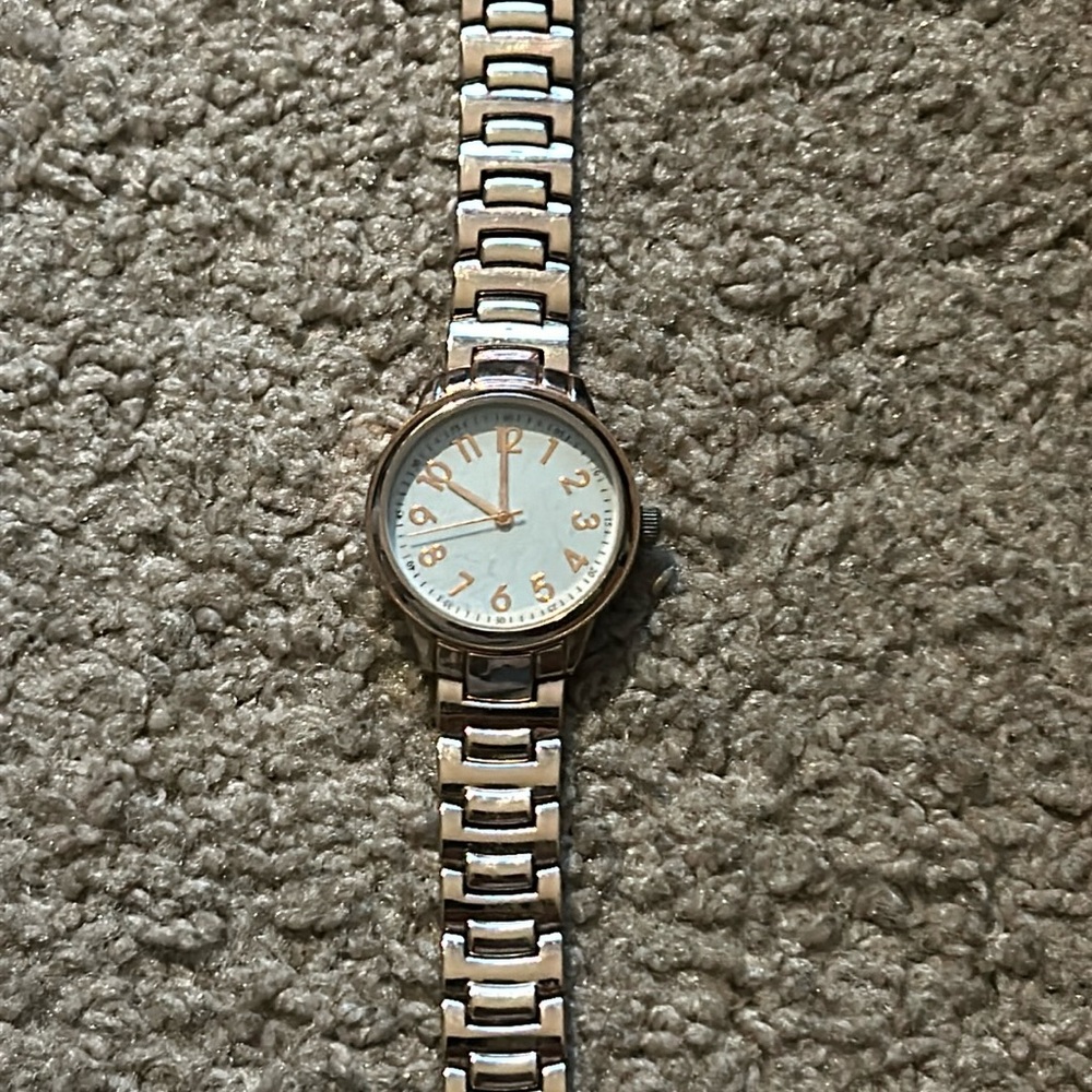 Woman’s vintage rose gold/white stainless steel watch‎ fits a S-M sized wrist